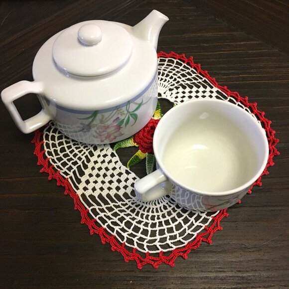 Japanese Porcelain Tea For One Lily Teapot with Cup - Picture 4 of 13